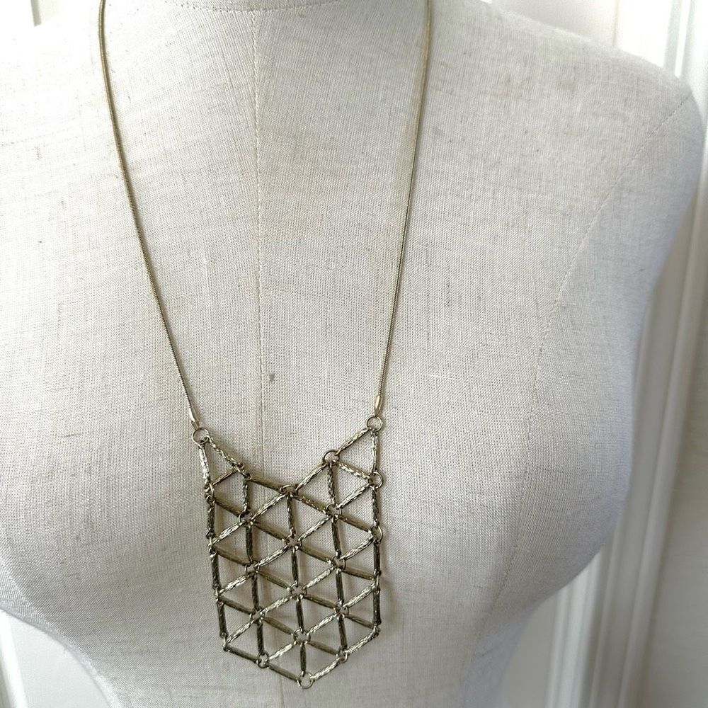 Gold tone vintage geometric pendant necklace